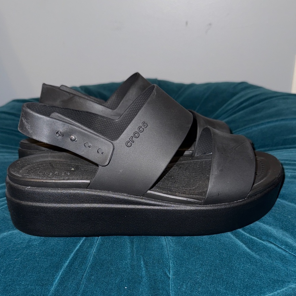 CROCS Women's Black Brooklyn Low Wedge Size 9
